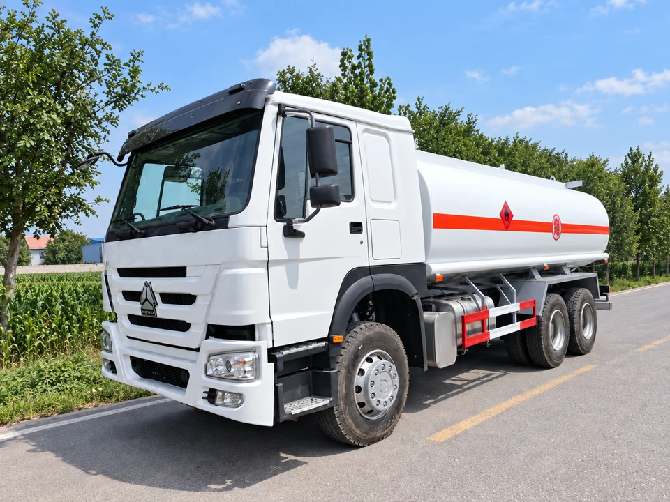 SINOTRUK HOWO 6×4 Oil Tank Truck